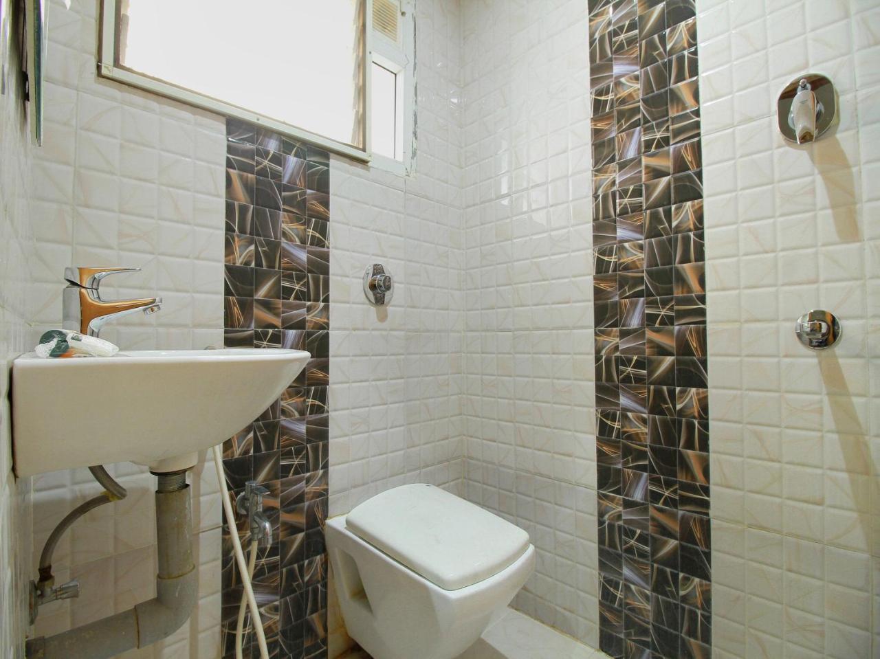 Oyo 15948 Hotel Srees Tiruchirappalli Buitenkant foto
