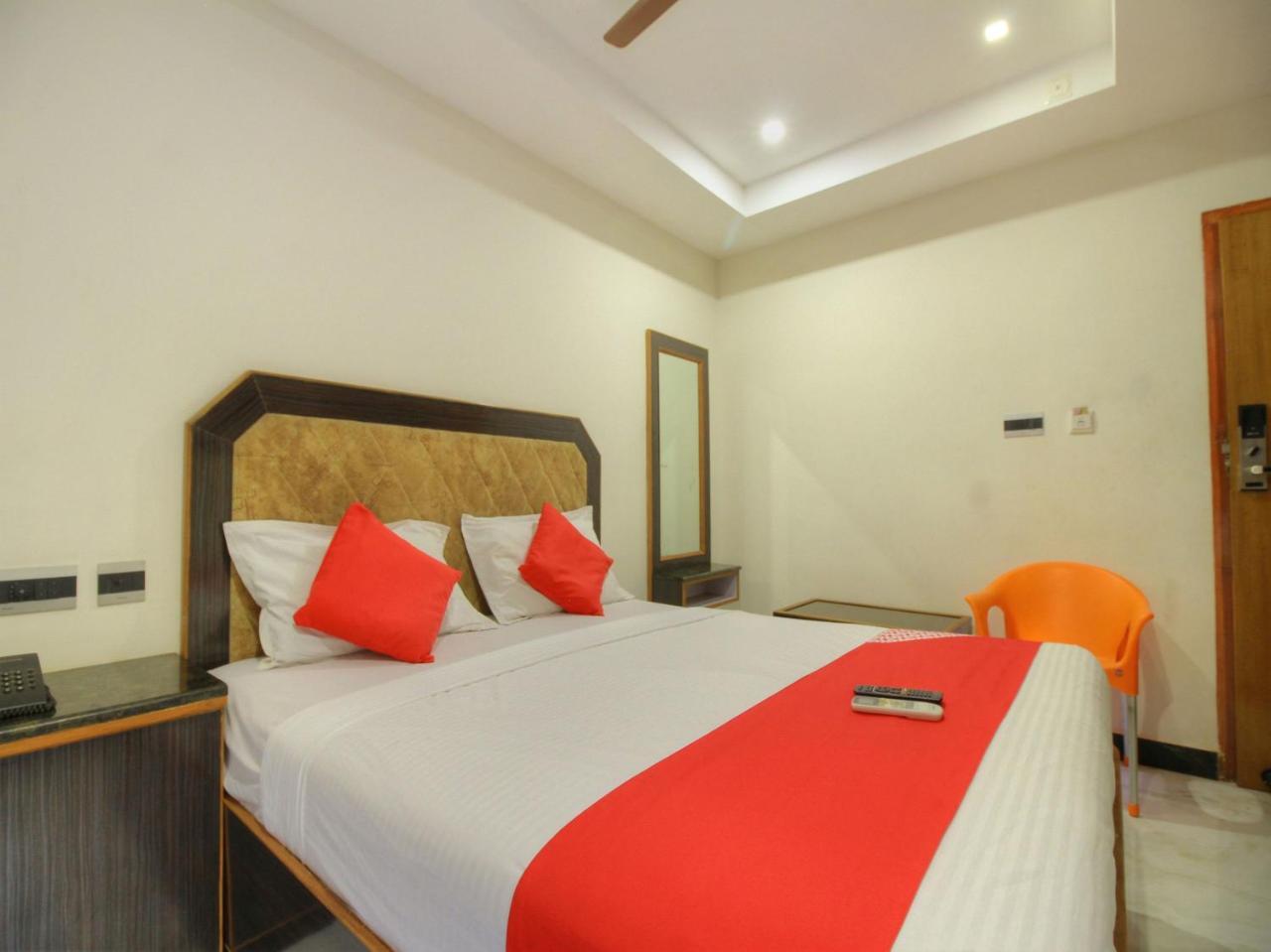 Oyo 15948 Hotel Srees Tiruchirappalli Buitenkant foto
