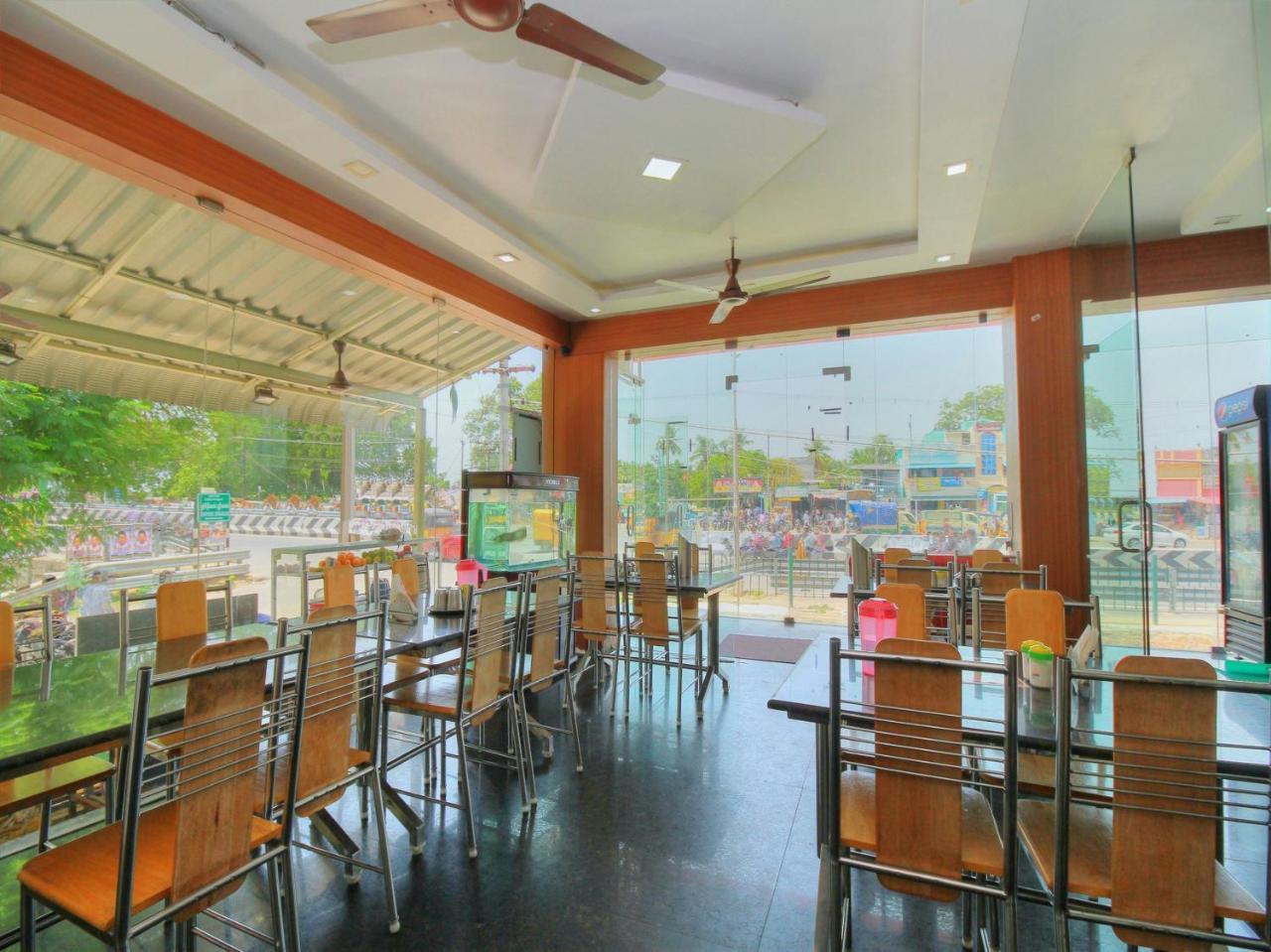 Oyo 15948 Hotel Srees Tiruchirappalli Buitenkant foto