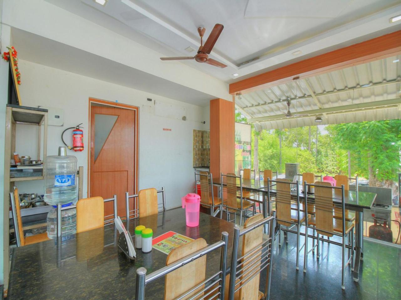 Oyo 15948 Hotel Srees Tiruchirappalli Buitenkant foto