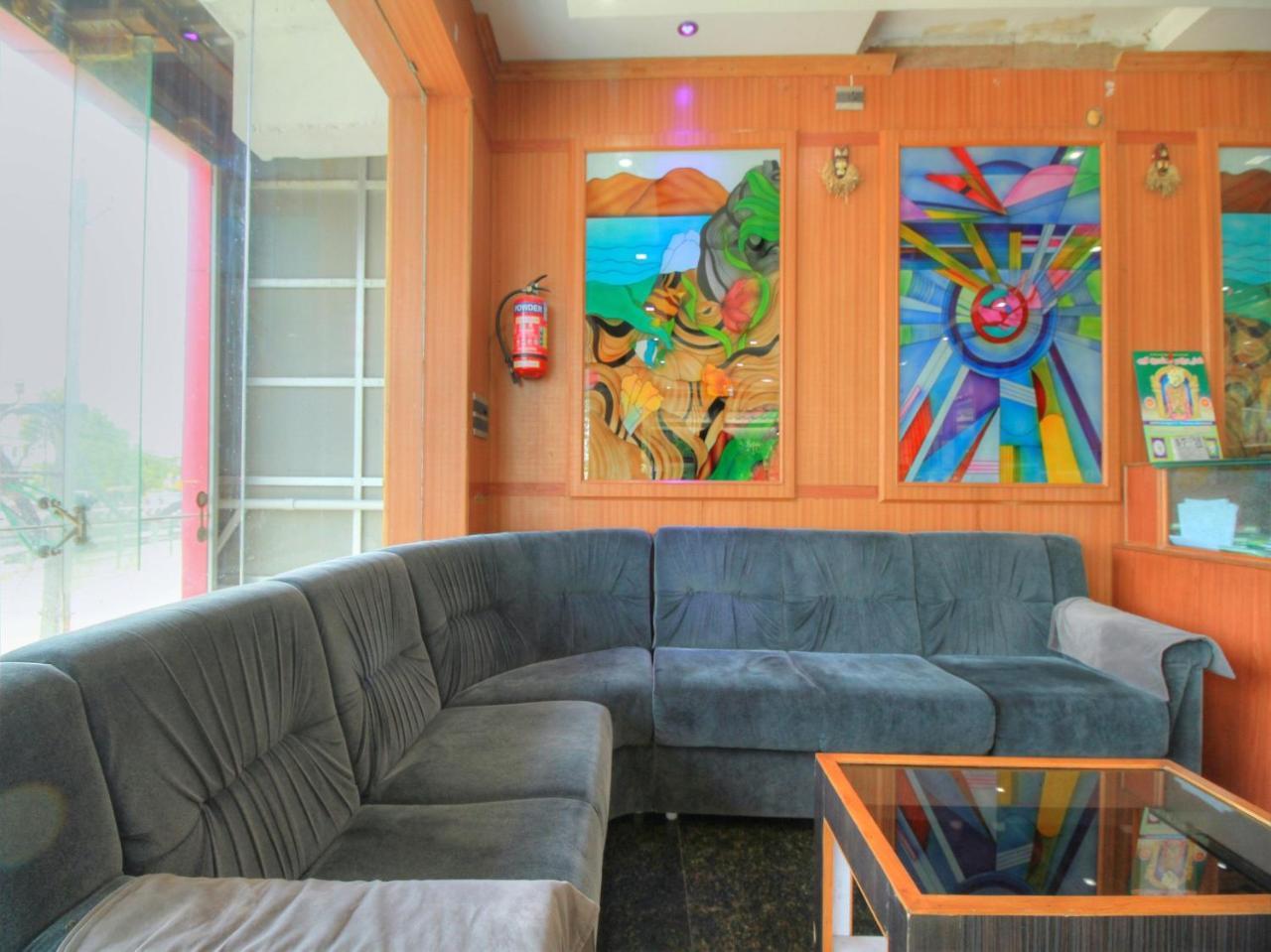 Oyo 15948 Hotel Srees Tiruchirappalli Buitenkant foto