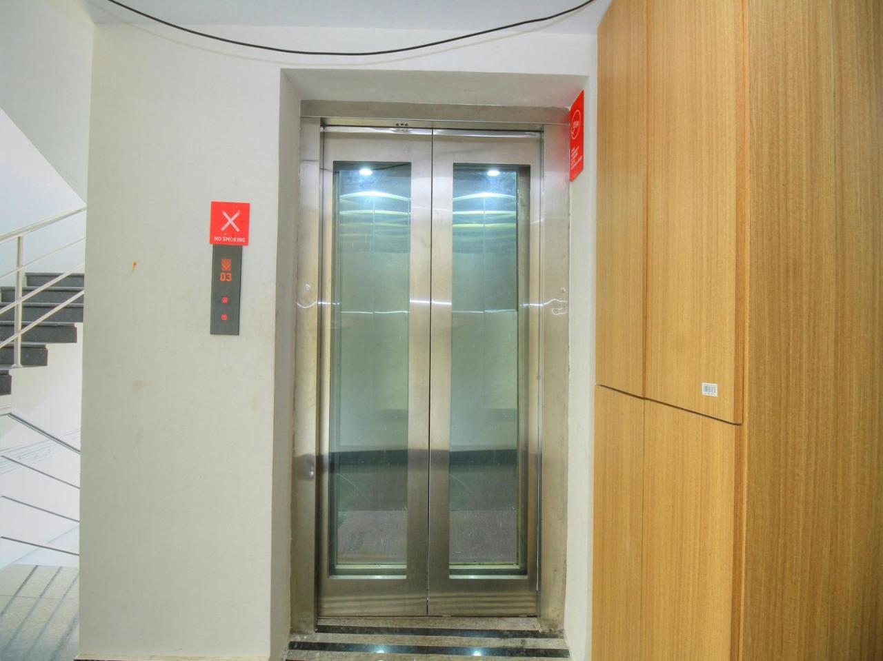 Oyo 15948 Hotel Srees Tiruchirappalli Buitenkant foto