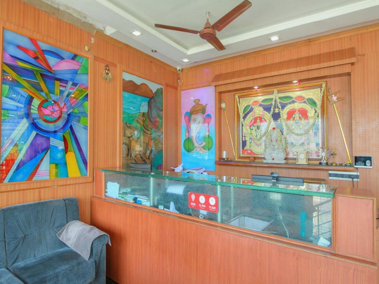 Oyo 15948 Hotel Srees Tiruchirappalli Buitenkant foto